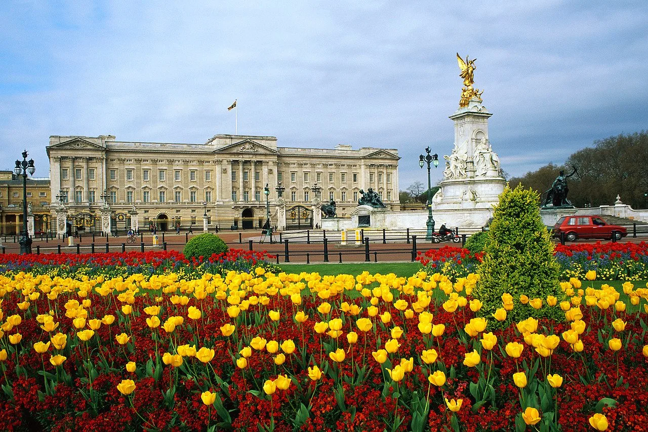 Garden at Buckingham Palace Garden at Buckingham Palace