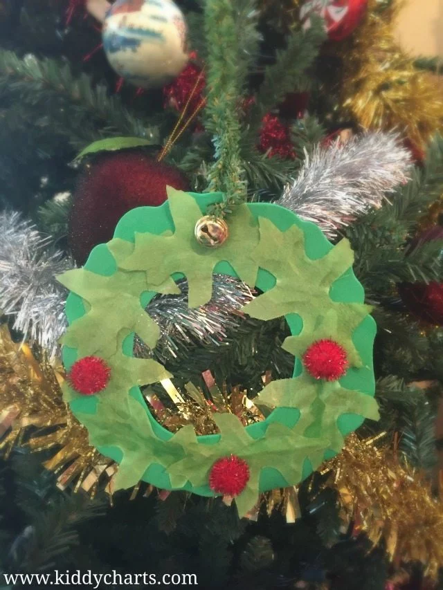 A lovely homemade Christmas tree decoration and simple wreath craft that is really simple to do, and adds a great little touch to your Christmas tree. A simple Christmas idea for the kids.