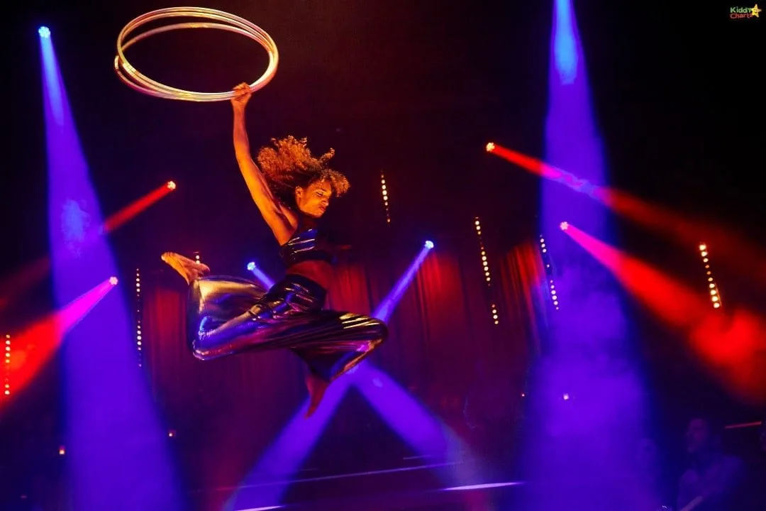I am pretty sure that none of ourn children can look THAT stunning with a Hula Hoop - amazing stuff from Petite Soiree.
