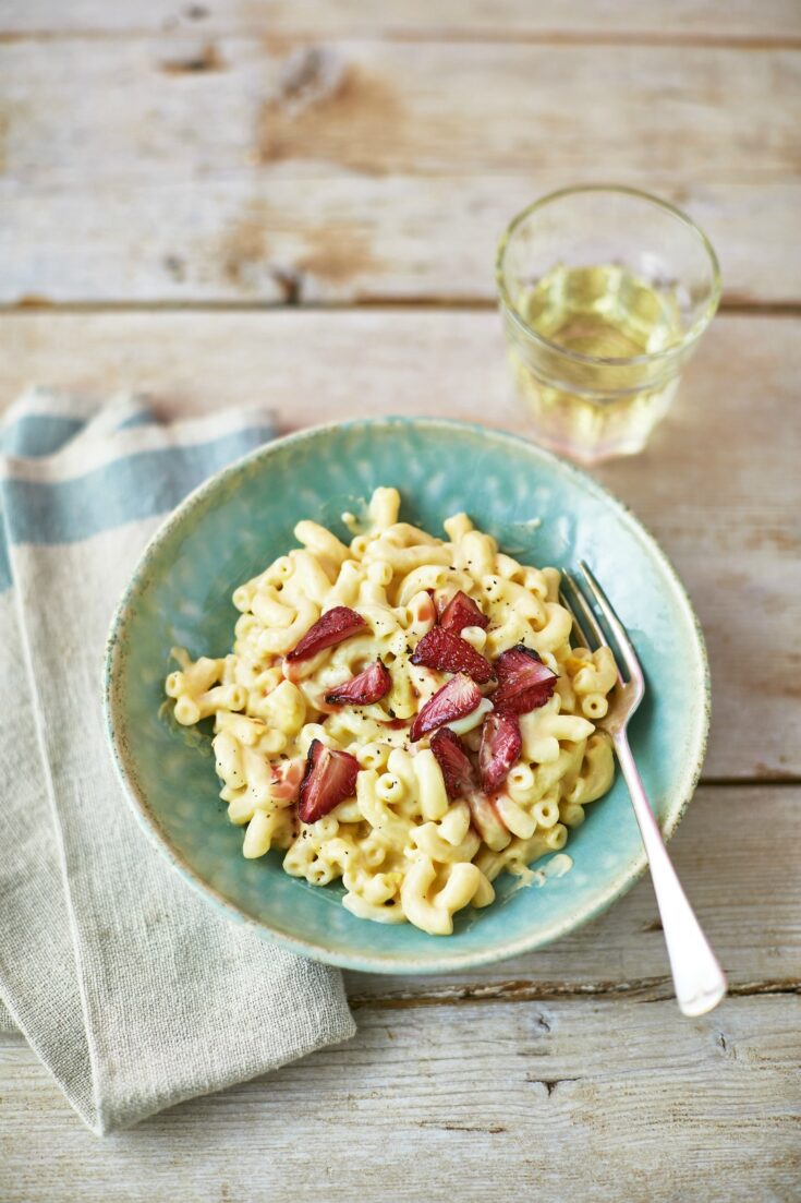 A simply gorgeous recipe for Stawberries and cream pasta which will help you to Get your kids to eat anything - why not take a look! #strawberries #kidsfood #pasta #recipes #cookingforkids #kids #kidsrecipes