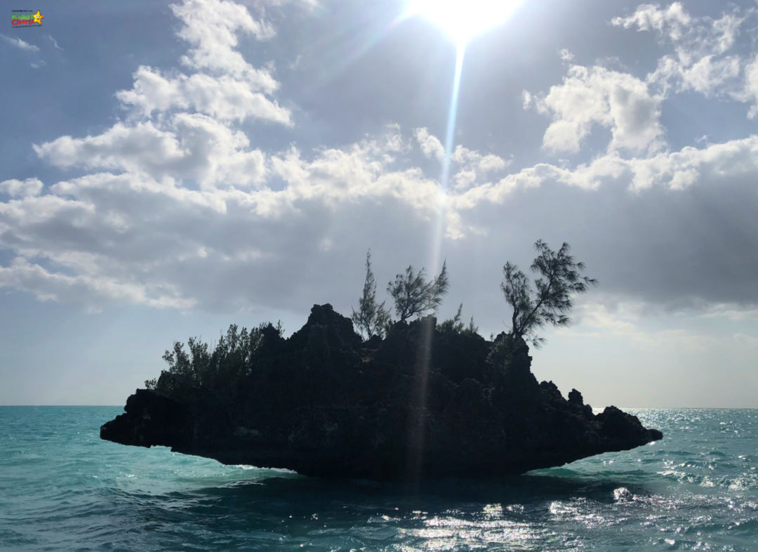 Cruising to Ile aux Benitiers and Crystal Rock in Mauritius.