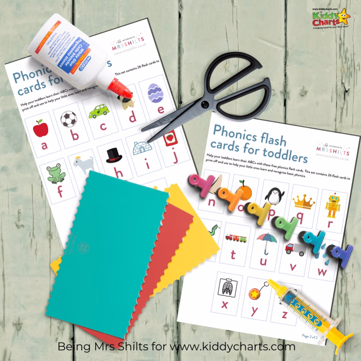 This image is showing a set of free phonics flash cards to help toddlers learn and recognize basic phonics.