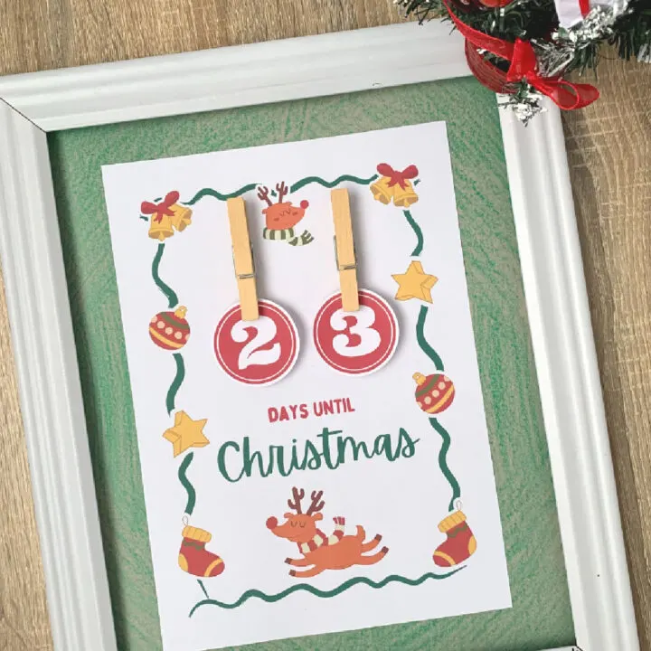The card displays a Christmas tree and a candle.