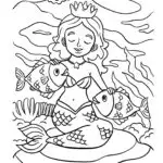This image shows a line drawing of a mermaid with a crown, holding fishes, surrounded by underwater details, intended for coloring, with a watermark.
