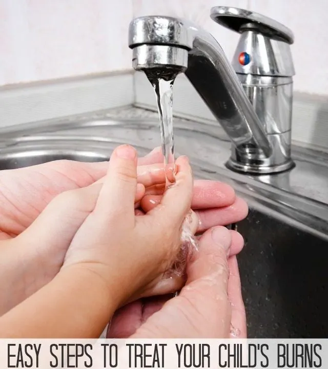 hands of women helps child to washes his hands