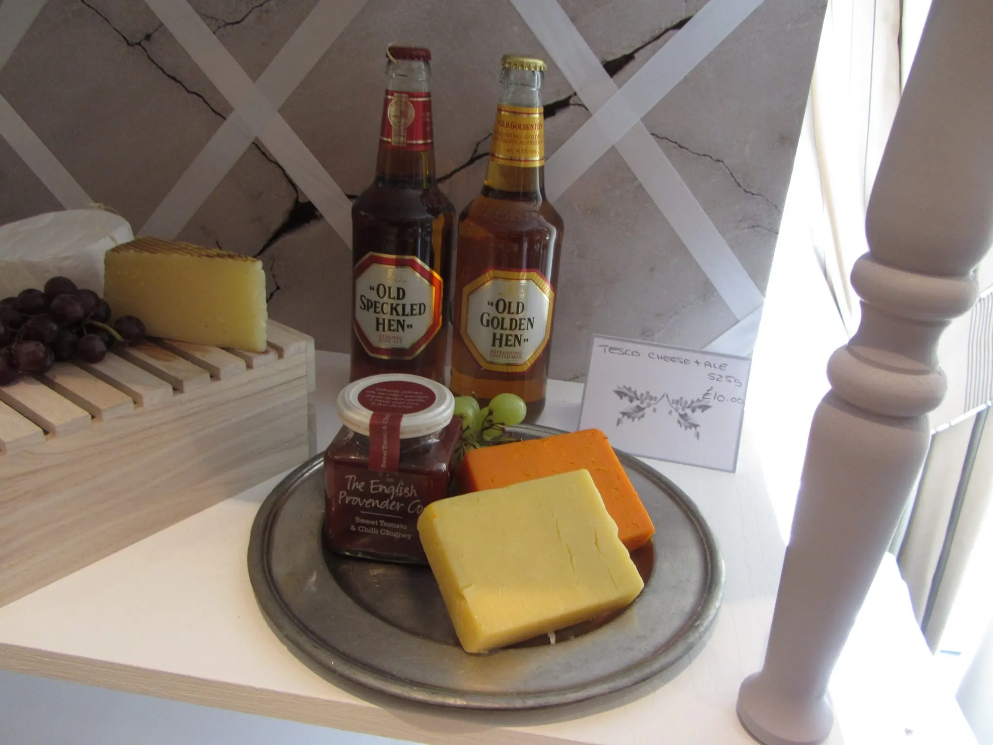 Xmas Gift Ideas for Men: Cheese and Ale