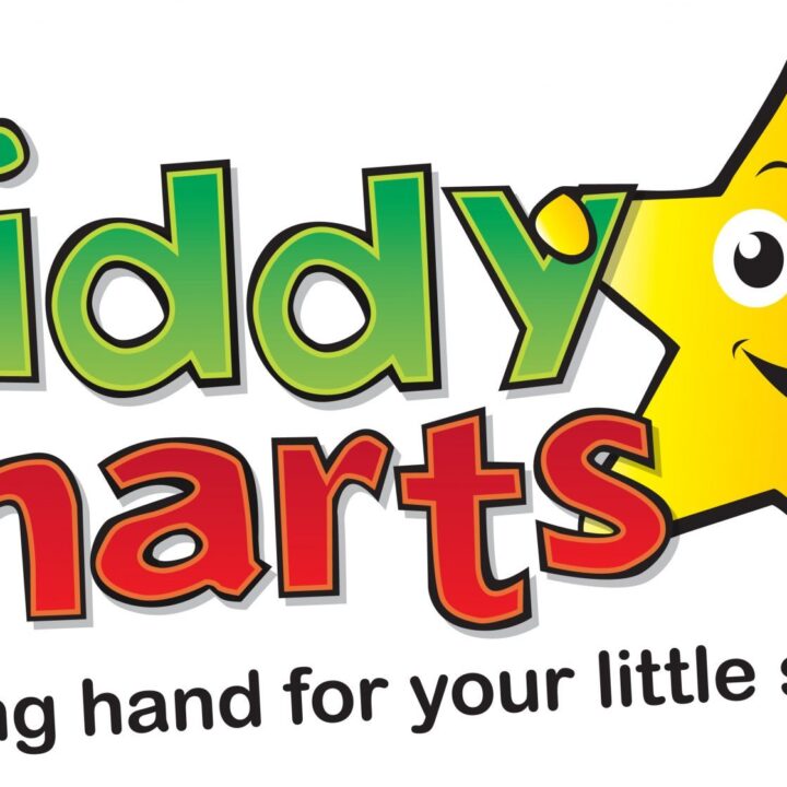 A cartoon Kiddy Charts character is offering a helping hand to two smiling stars.