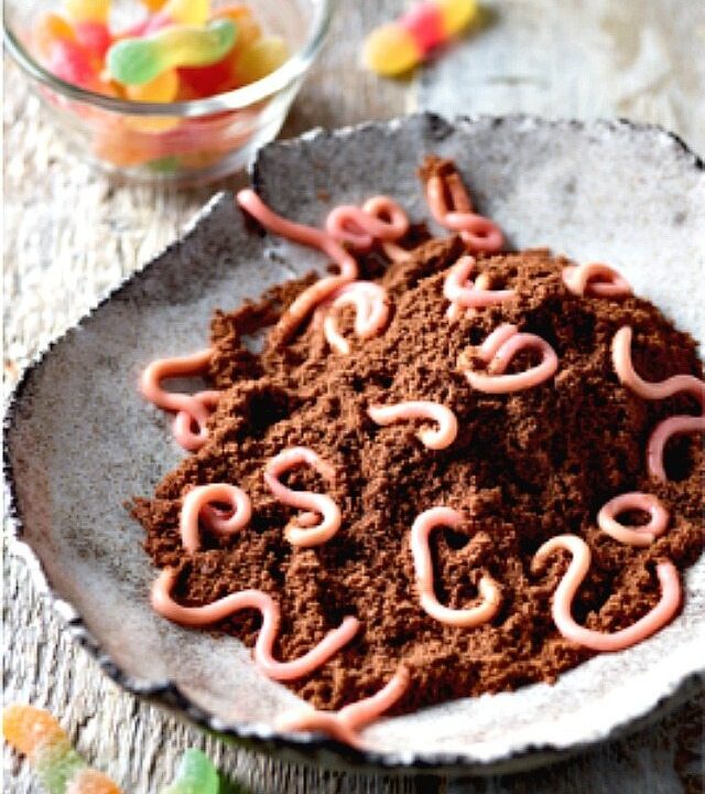 Who wants some wonderful Halloween hacks - we've got these scary worms and four other fantastic ideas for you!