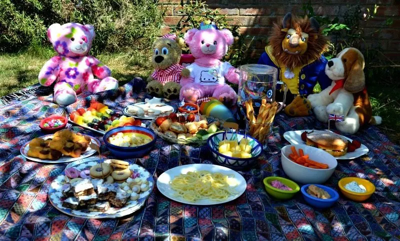 Teddy's bear love a good picnic ... and why wouldn't they?  We have some great suggestions for the perfect summer picnic your child will love