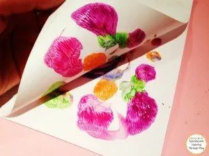 Some wonderful Chinese New Year Dragon Art supplies from Leanring and Exploring through Play - a great idea, but really really simple for your toddlers, pre-schoolers or those in Kindergarten
