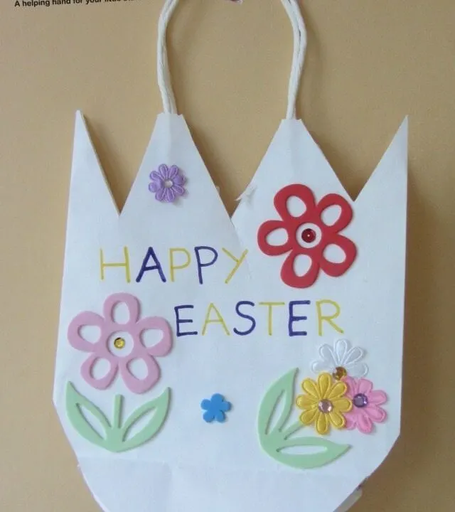 Anotehr simple craft - this time an east basket for the kids - something they can make and then use to collect all those chocolate eggs you have hidden around the house!