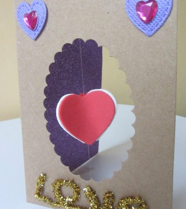 FInally we have a Valentines Day Card on the blog for you and the kids to make|! THis one is a 3D spinning heart card, simple, but really effective. You can decorate around the card anyway you want to as well, so it is a really flexible card for you and the kids to try,.